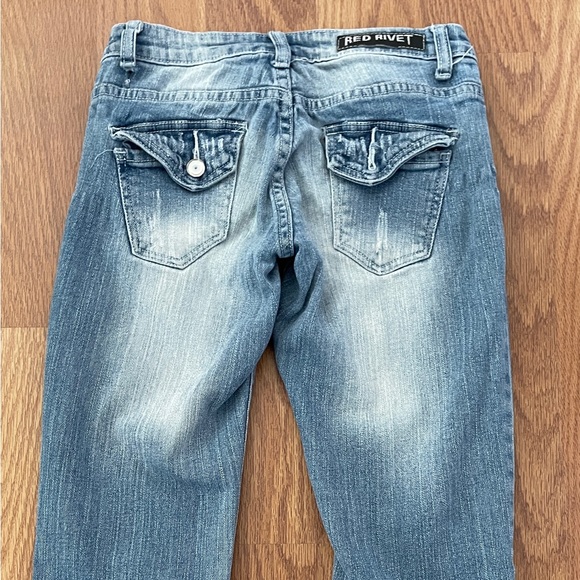 RED RIVET Low Rise DISTRESSED Cropped JEANS With Rhinestone Buttons Size 0 - Picture 6 of 11